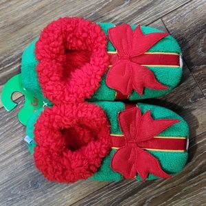 NWT Snoozies Ugly Christmas non skid slippers Red Bow Green Gold
